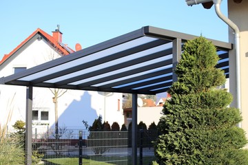 Carport und geschützter Stellplatz