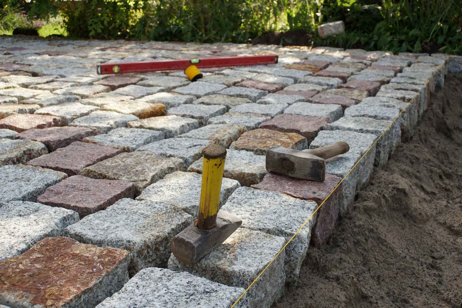 Wegebau und Pflasterarbeiten im Garten